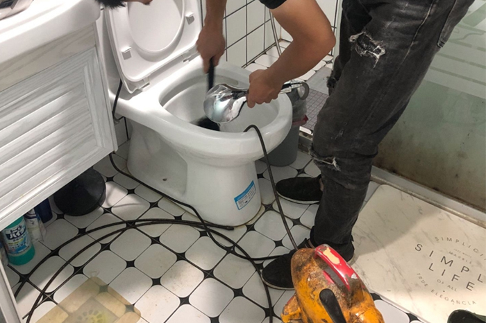 群英乡疏通下水道