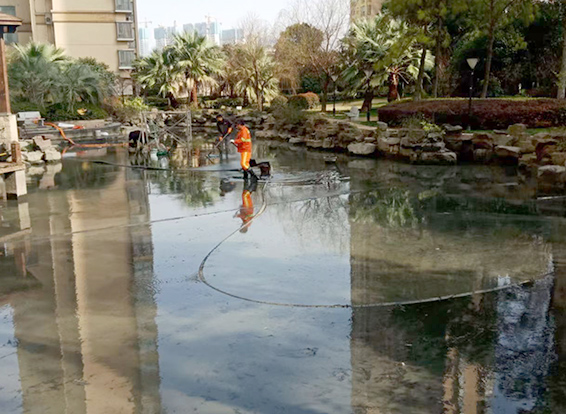 群英乡景观池淤泥清理