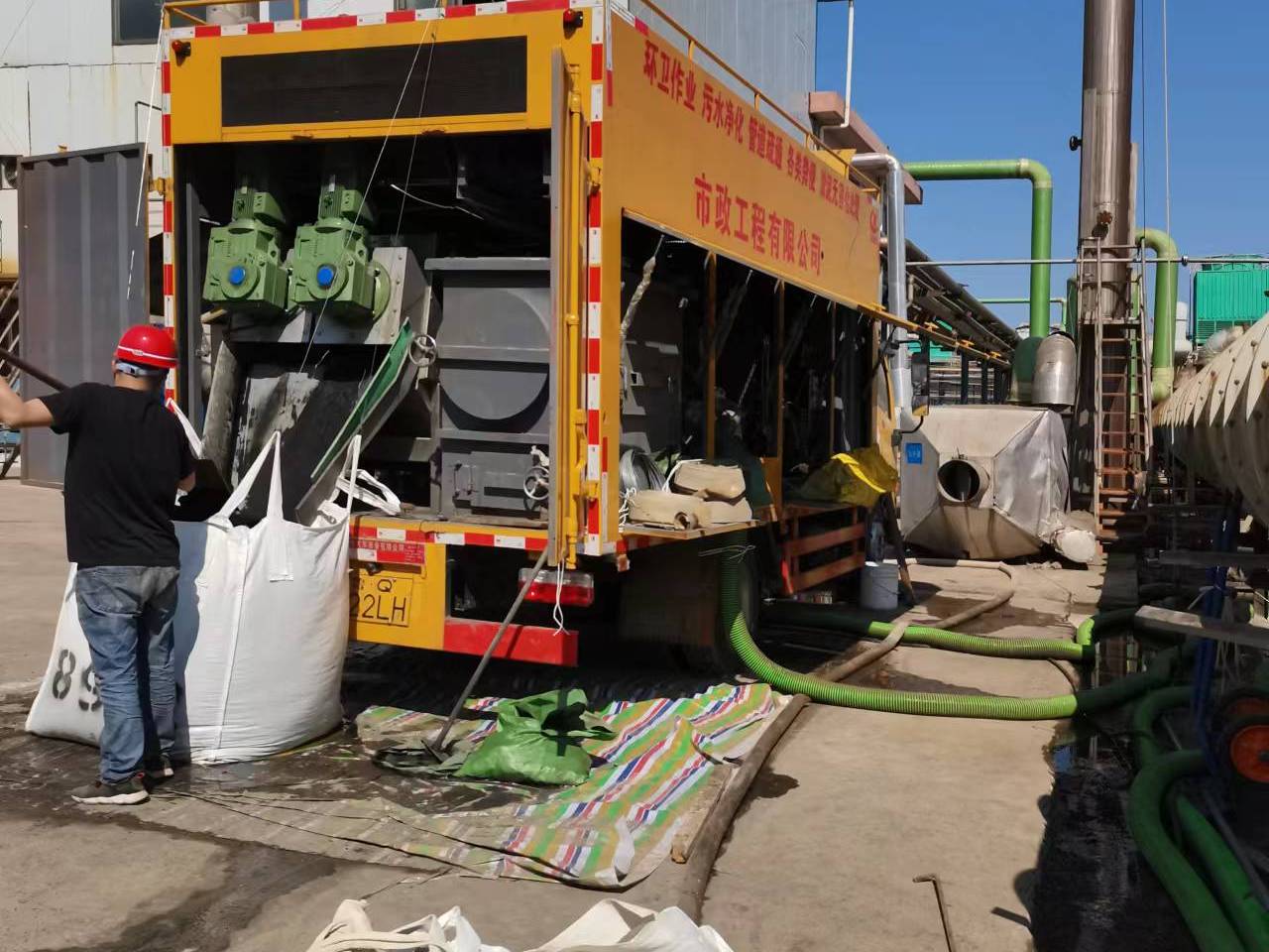 群英乡淤泥压干处理